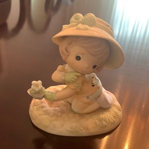 2001 Precious Moments Figurine - The Lord is Always BEE-side Us